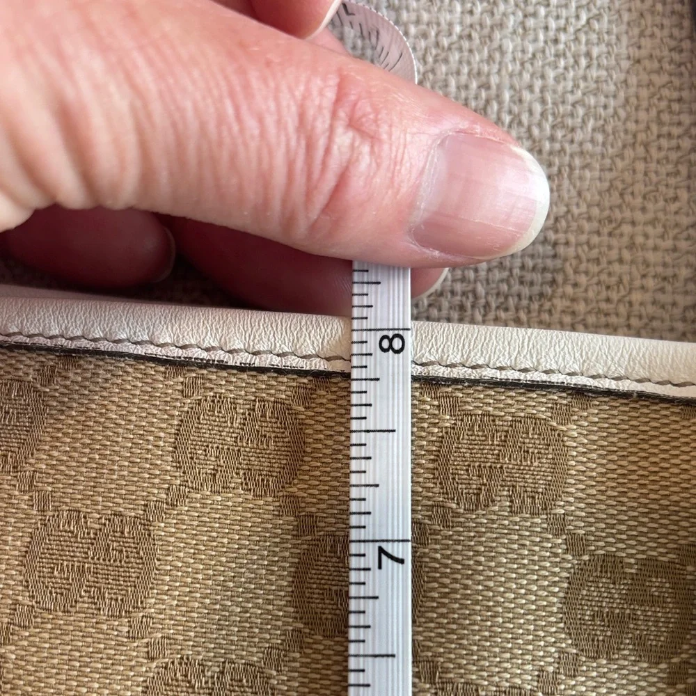 Gucci Beige and White Tote Bag with Starfish Charm EUC! - Picture 10 of 14